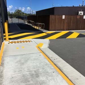 Arrows and traffic flow lines