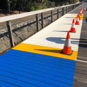 Bridge line markings