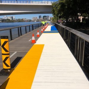 Line markings for bridges