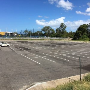 Parking bay column line marking