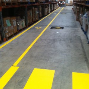 Walkway line marking for pedestrian
